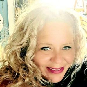 Meet your Posher, Yvette